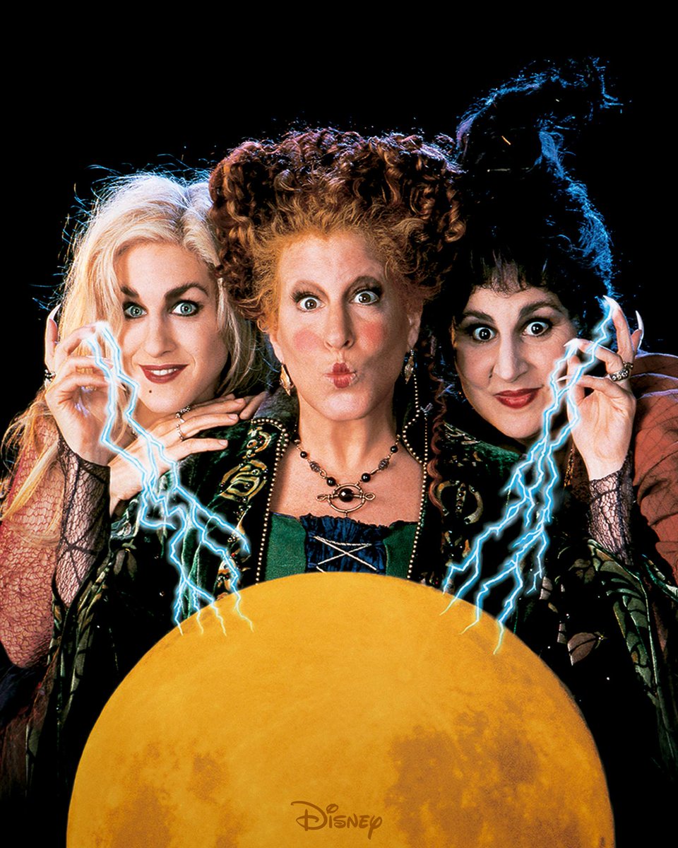 DisneySpain's tweet photo. Hello, Twitter. I put a spell on you. 

🎃 🧹 ¡Feliz noche de Halloween! 🧹🎃 https://t.co/MXNYI6Yia3