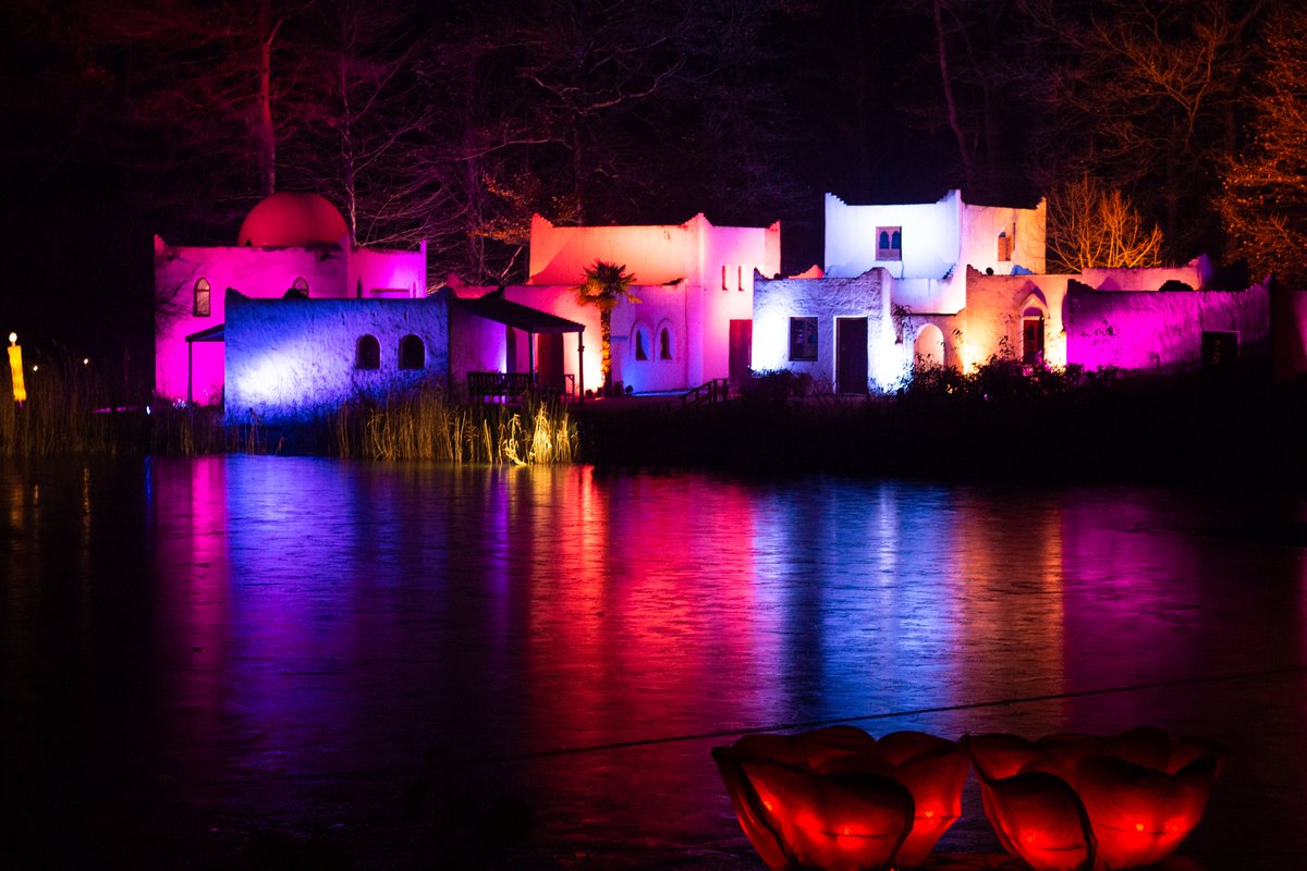 Dit beeld is van #feestvanlicht2020. Na drie dagen open te zijn geweest ging de lockdown in, maar dit jaar proberen we het gewoon opnieuw! Tijdens het #feestvanlicht wordt onder ander het Arabisch dorp weer in de schijnwerpers gezet. #Beleef van 18 dec t/m 9 jan #lichtendonker!