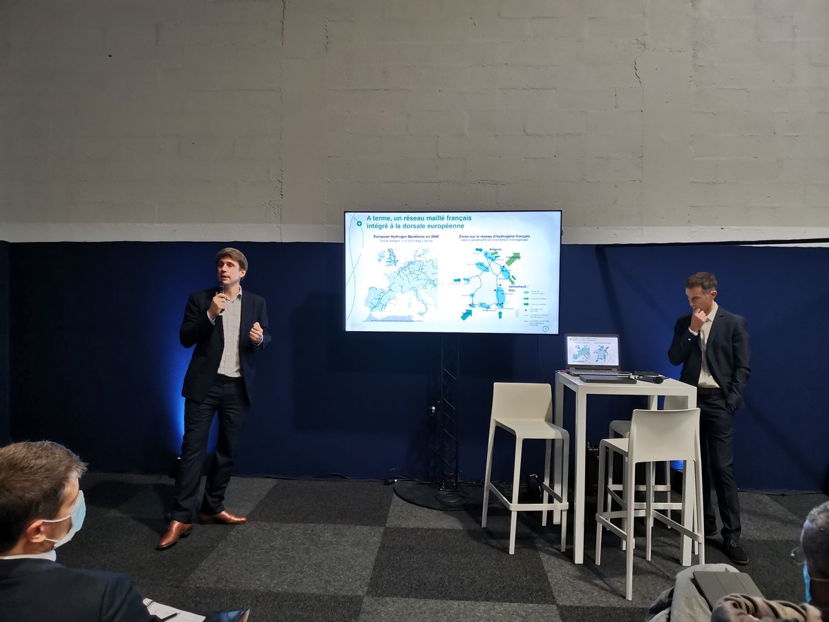 NaTran_RI's tweet photo. [#HyVolution2021] Les infrastructures sont un atout pour faciliter l’émergence des bassins hydrogène en France 💧.

@A_Mazzenga et Sébastien LACOMBE sont intervenus lors de la conférence : "Les infrastructures au service du marché de l'hydrogène".

#RICE @storengy @GRTgaz #H2 https://t.co/vzNWaPCY8U