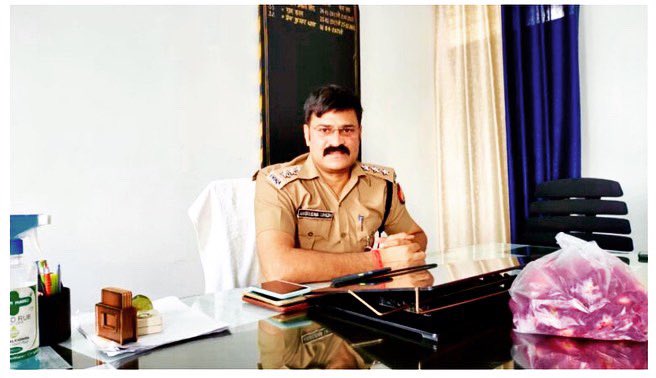 cop_anirudha's tweet photo. मैं बिल्सी से स्थानांतरण पर सहसवान आया हूँ।मैंने अपने ऑफ़िस का नवीनीकरण कार्य कराया है,जो मेरे दिल को सुकून देता है।🥰
#anirudhasingh #Sahaswan #budaunpolice https://t.co/arzulY2PDH