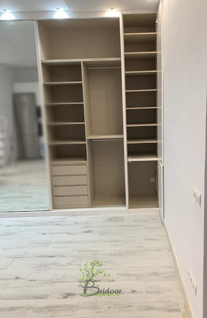 Bridoor's tweet photo. Armario integrado en salón para apartamento https://t.co/MnUJ3tHh9v