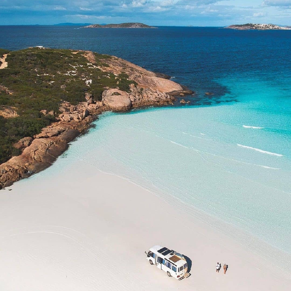 fabionodariph's tweet photo. #travel Australia: The vibrant blue hues along the #SouthWestEdge never get old ๐คฉ โ
IG/saltythebus snapped this beautiful shot in #Esperance in @Golden_Outback, home to the Nyungar and Ngadju people.
#seeaustralia #thisisWA #goldenoutback #holidayhโฆ https://t.co/9ddzZAFh30