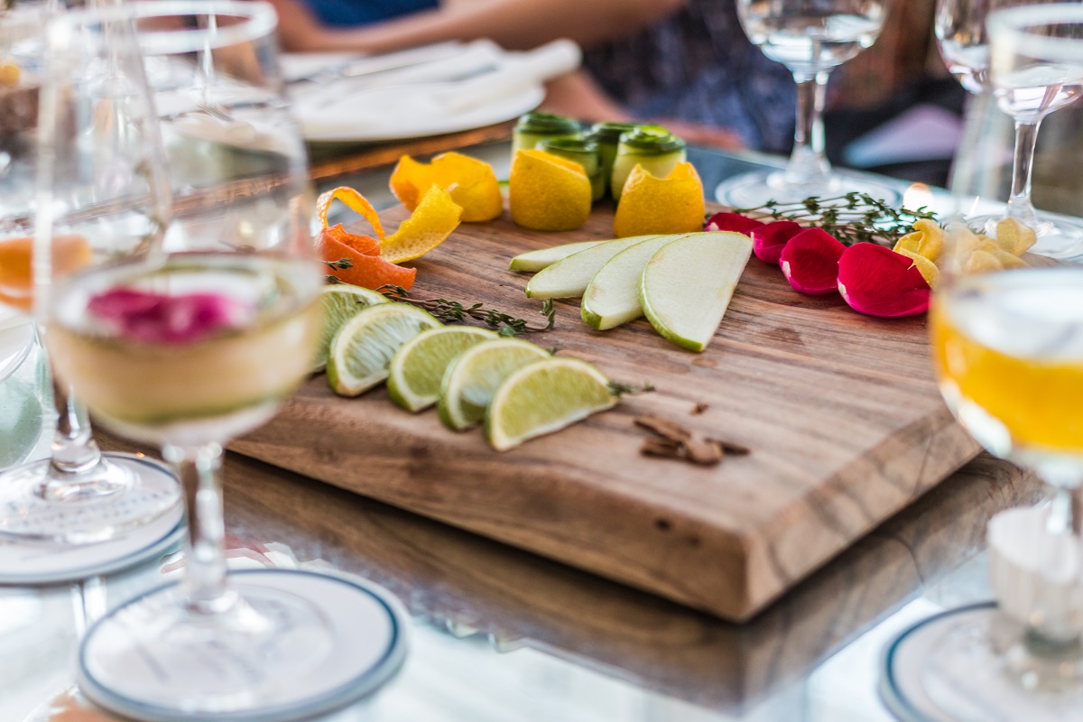 12_Apostles's tweet image. Try our Gin Making Experience, it's perfect for a couple, a group of family or friends or even your Year-End Events!

Create your customised bottle of Gin, by infusing your own botanicals into the bottle with the expert assistance of our Gin Mixologist. 

#ginmaking #yearend #gin