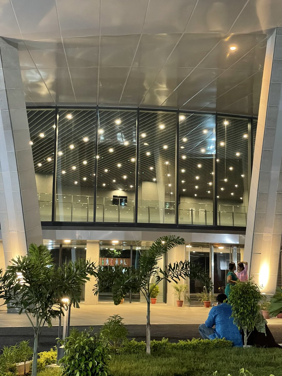 nupur_uk's tweet photo. #Rudraaksh building,recent gift to #Varanasi its roof is shaped like a #ShivaLinga .Basic aim is to provide opportunities for #social and #cultural interactions between people at the #internationalconventioncentre with a seating capacity of 1200 #uptourism #visitvaranasi https://t.co/8jnvE9Tujb