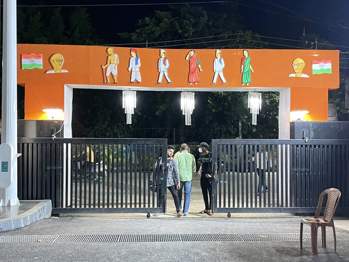 nupur_uk's tweet photo. #Rudraaksh building,recent gift to #Varanasi its roof is shaped like a #ShivaLinga .Basic aim is to provide opportunities for #social and #cultural interactions between people at the #internationalconventioncentre with a seating capacity of 1200 #uptourism #visitvaranasi https://t.co/8jnvE9Tujb