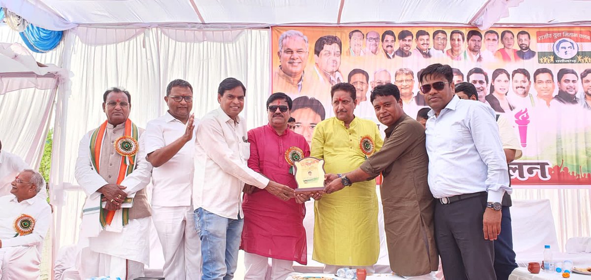 बलौदाबाजार जिला कांग्रेस द्वारा <a href="/bhupeshbaghel/">Bhupesh Baghel</a> सरकार की योजनाओं से युवाओं को जोड़ने पलारी में युवा सम्मेलन किया गया। कांग्रेस के <a href="/girish_dewangan/">girish dewangan</a> जी <a href="/PramodDubeyCong/">Pramod Dubey</a> ji,<a href="/Surendr79618506/">Surendra sharma</a> ji,<a href="/shaileshINC/">Shailesh Trivedi</a> <a href="/INCChhattisgarh/">INC Chhattisgarh</a>