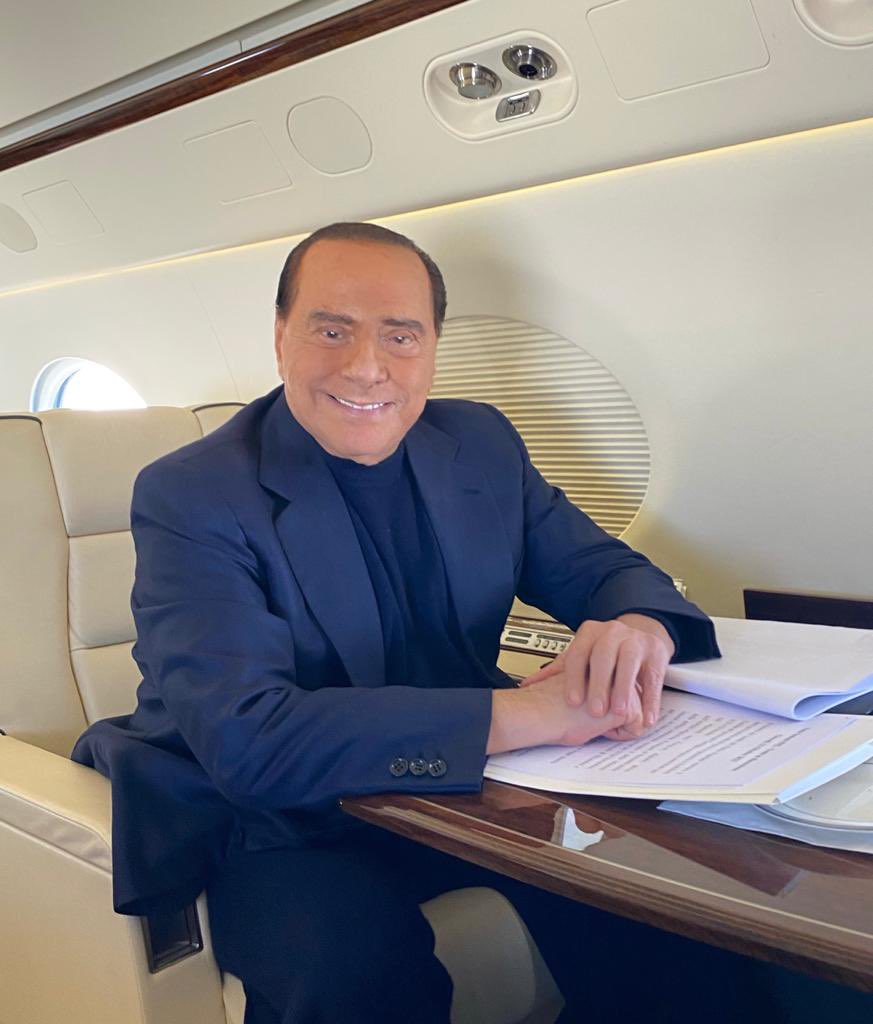 È incredibile che un uomo che ha rovinato un Paese, che ha sdoganato i fascisti, che ha fatto sempre e solo i suoi interessi sia candidato al Quirinale. 
Saremmo di nuovo la barzelletta d’Europa, torneremmo un Paese ridicolo.