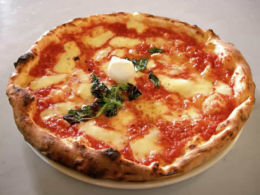 OutdoorHackerr's tweet photo. How To Make chargrilled pizza? https://t.co/mKXu1WT6nT | #grill #outdoorsnack #Pizza #recipe #snacks https://t.co/LAz1i3utXg