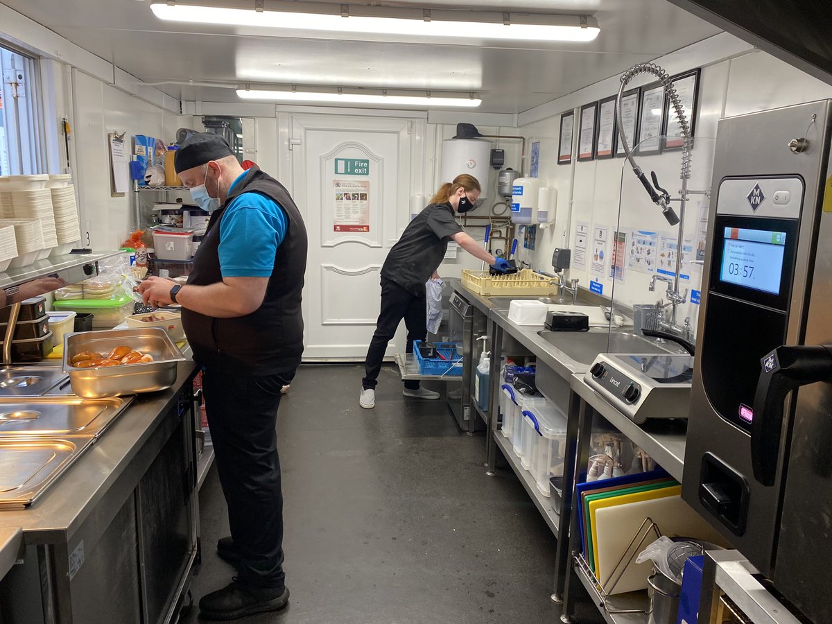 yydbocsbwyd's tweet photo. It’s ‘Welcome Back Week’ down at Bocs Bwyd as some of our graduates from last year’s class are back to help out in half term. Great to catch up with all their news and see them slot right back into the team, now working with us as old friends and colleagues! https://t.co/ydaubkvdwp