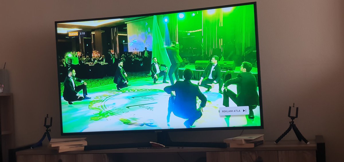radio_terapi's tweet photo. Sevgili Tuğba ve Furkan, düğün videonuzu YouTube reklamı vermenizdeki temel motivasyonunuz neydi? https://t.co/zJRZFvN7Sb