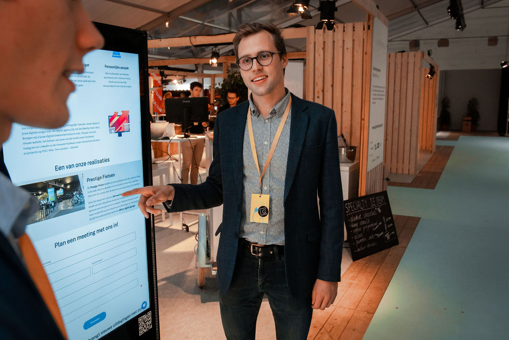IdeaFactoryAHS (@ideafactoryahs) on Twitter photo Amare Events, Pep-Up, Foxed en Valenko bemachtigden vorige week een plekje aan de <a href="/_gentrepreneur_/">Gentrepreneur</a>
stand op de #jaarbeursgent. 4 dagen lang deelden ze hun passie en verhaal voor het grote publiek. 👇 📷SENZ.Photos Amare Events, Pep-Up, Foxed en Valenko bemachtigden vorige week een plekje aan de <a href="/_gentrepreneur_/">Gentrepreneur</a>
stand op de #jaarbeursgent. 4 dagen lang deelden ze hun passie en verhaal voor het grote publiek. 👇 📷SENZ.Photos