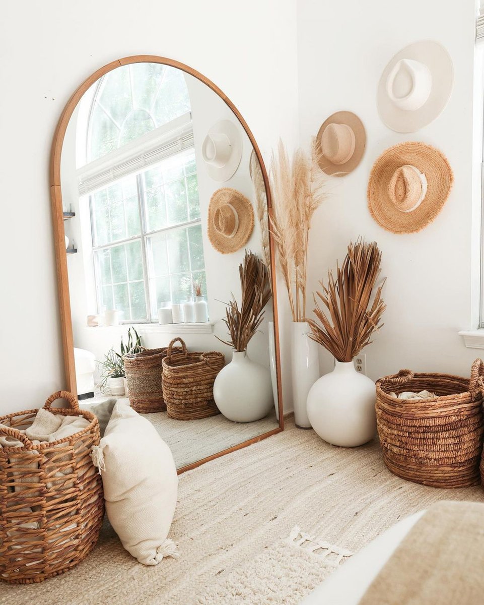 Beautiful boho bedroom inspiration from Stay by Cori Samuel 🌼👒