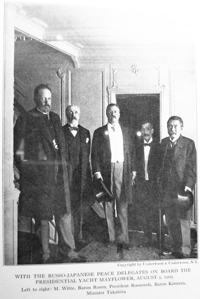 ペガサス ｐｇｓ テディルーズベルトラウンジには興味深い写真が飾ってある セオドア ルーズベルト大統領と一緒に写る日本人の写真です これは1905年に撮影された日露講和条約 いわゆるポーツマス条約の写真です テディルーズベルトラウンジ