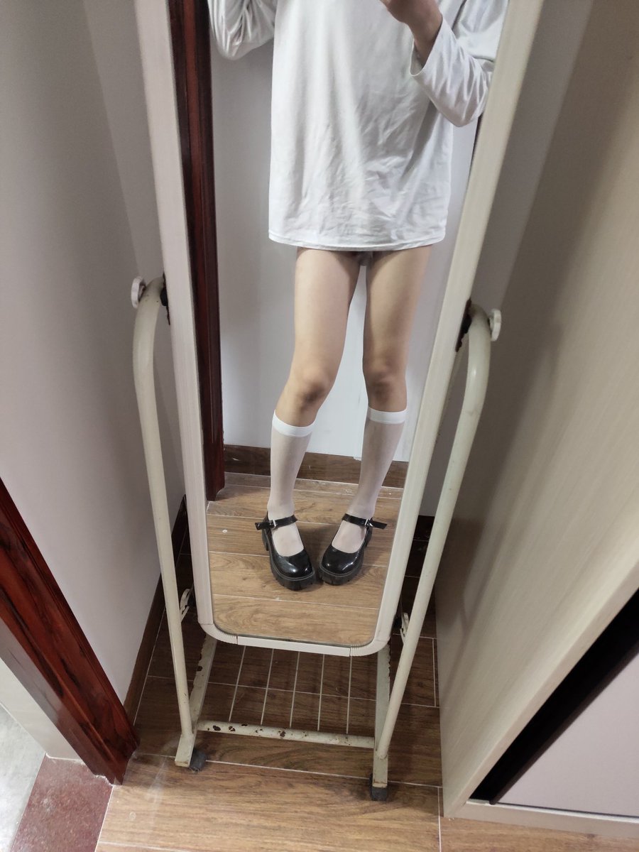 Zzming01's tweet photo. 白丝小皮鞋
#伪娘丝袜 #伪娘日常 #攻速袜 #白丝袜 #小皮鞋 https://t.co/SLioxWhLpW
