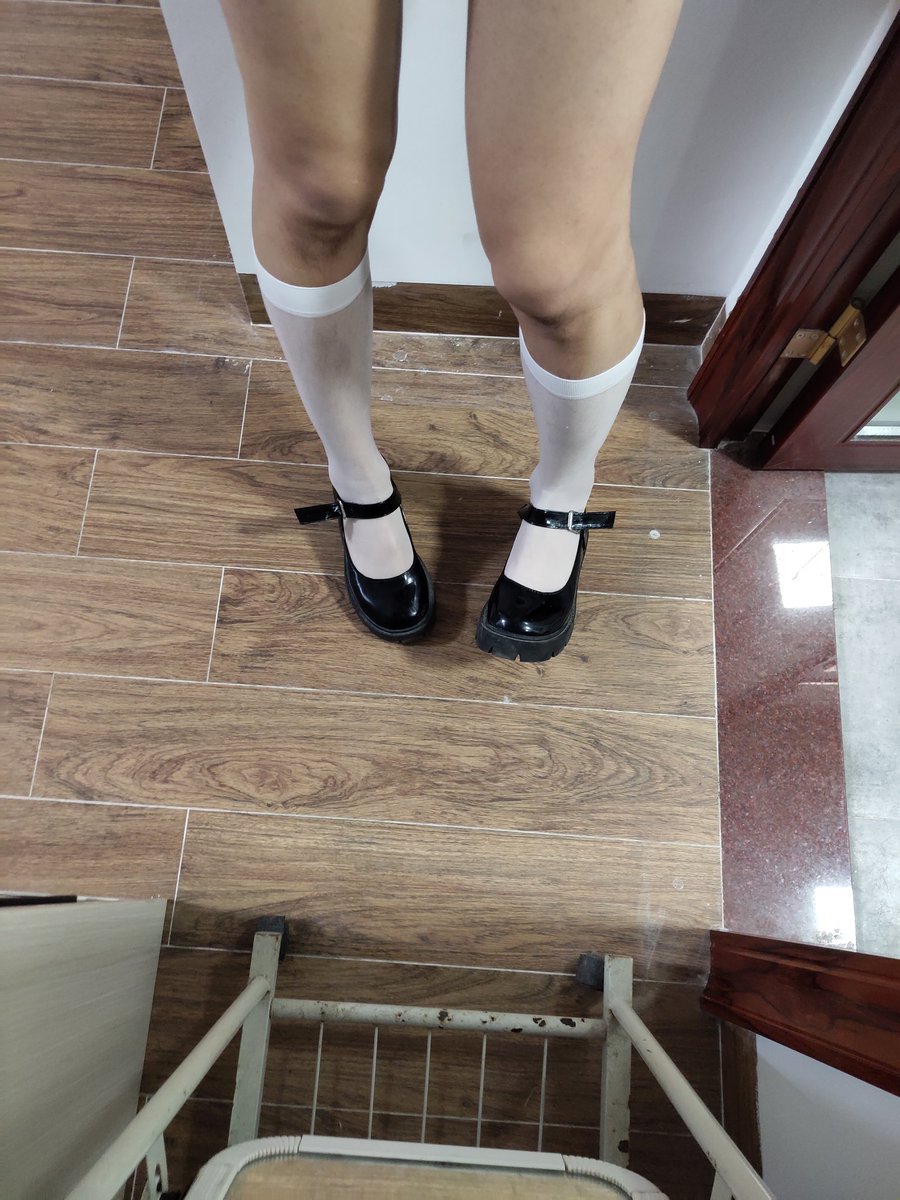 Zzming01's tweet photo. 白丝小皮鞋
#伪娘丝袜 #伪娘日常 #攻速袜 #白丝袜 #小皮鞋 https://t.co/SLioxWhLpW