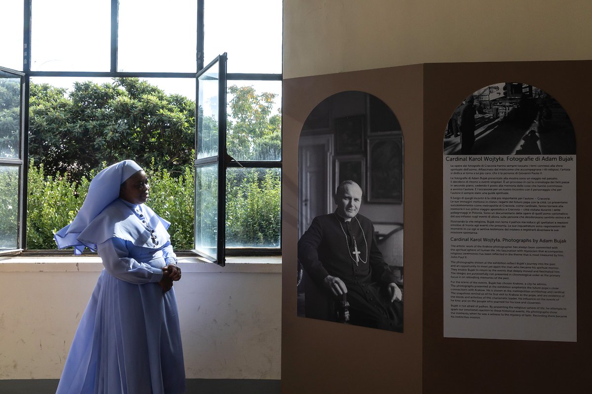 _Angelicum's tweet photo. La mostra fotografica di A. #Bujak dedicata a San Giovanni Paolo II sarà visitabile fino al 9 Dicembre all'#Angelicum. Vi aspettiamo nell'emiciclo dell'Aula Magna
@ks_t_podlewski
@teologiapol #JP2studies #GiovanniPaoloII #AdamBujak #Bujak #OP  #photoexhibition #mostrafotografica https://t.co/MECAR84hYQ