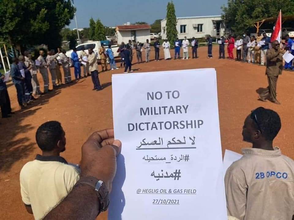 العاملين في حقل الهجليج للبترول
#العصيان_المدني_الشامل
#يسقط_حكم_العسكر
#مليونية30_اكتوبر 
#AgainstMilitaryCoup