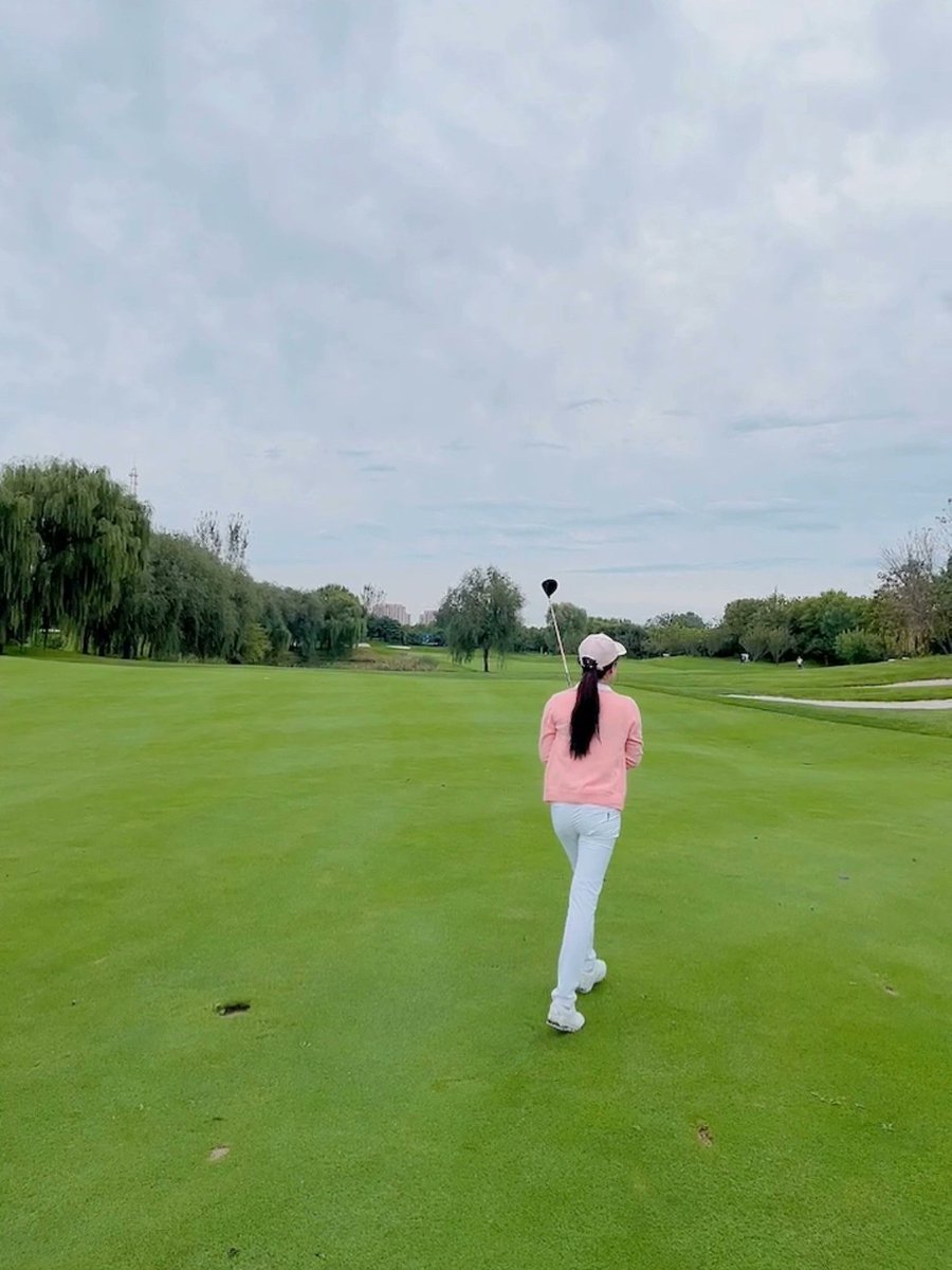 If you want to test your temper, test your wisdom, shape your physique, and enhance your friendship, then I think the golf course is a good choice.