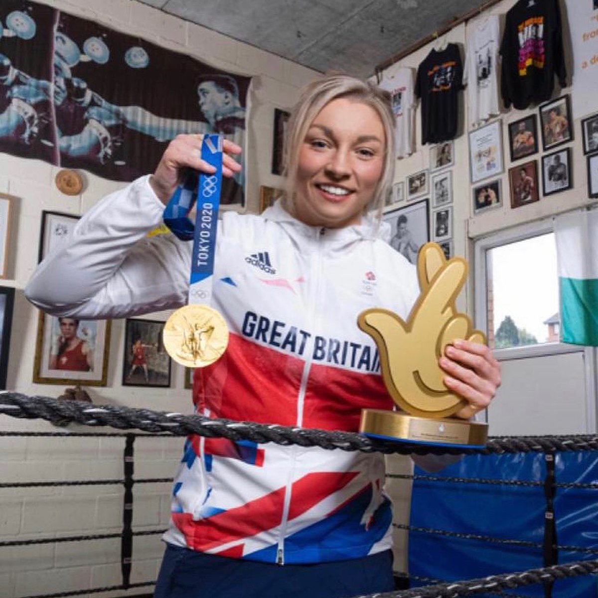 LLPrice94's tweet photo. What an honour to be crowned as the first ever OLYMPIAN OF THE YEAR in the 2021 National Lottery Awards yesterday, by my own Nan. A massive thank you to everyone who voted for me. 🥊🏆
-
#NLAwards
@uk_sport @gbboxing @sportwales @LottoGoodCauses @TNLUK @WelshBoxing https://t.co/zoE3fPPmrK