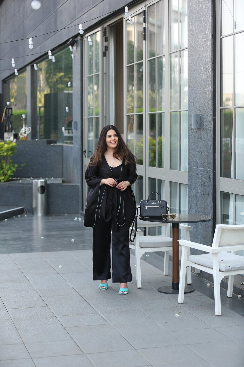 Paranoshblogs's tweet photo. BLACK IS A LIFESTYLE | There can sometimes be a trade-off between comfort and glamour – but this all-black look has your back. A signature Parisian look – Classy Monotone co-ord which indicates a blend of sophistication. ✨ Adding matching statement accessories to go with it.❤ https://t.co/9ZUctr1LhE