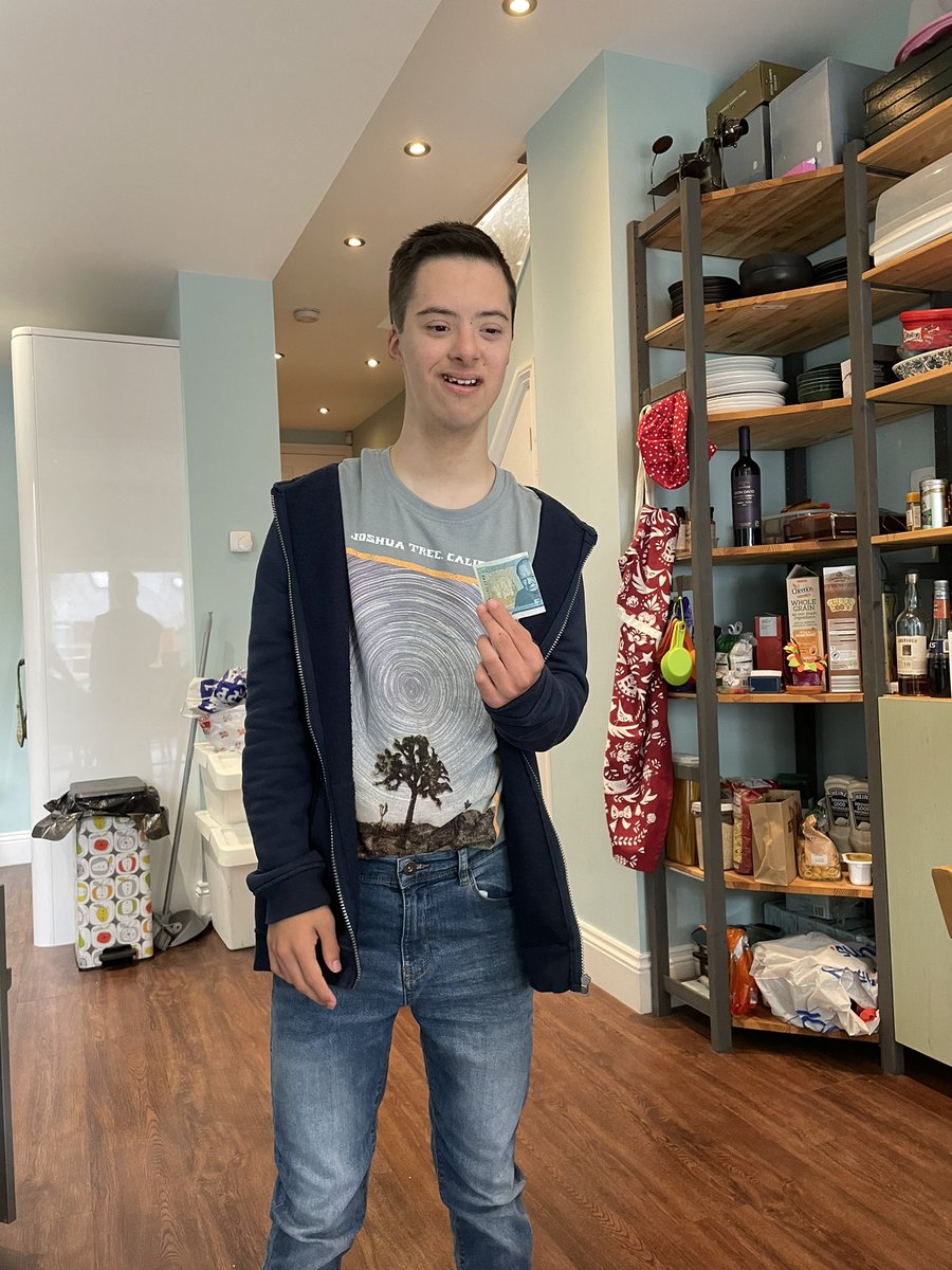 Another Rory landmark achievement - first solo trip to the barbers! He even brought back the change (clearly not a Scot 🏴󠁧󠁢󠁳󠁣󠁴󠁿 🤣). Great haircut - thanks to Alison at Edge Cutters.  <a href="/Wouldntchangea1/">#wouldntchangeathing</a> @DSActive @TheArtsAt7 <a href="/carriem0508/">Carrie Martin</a>
