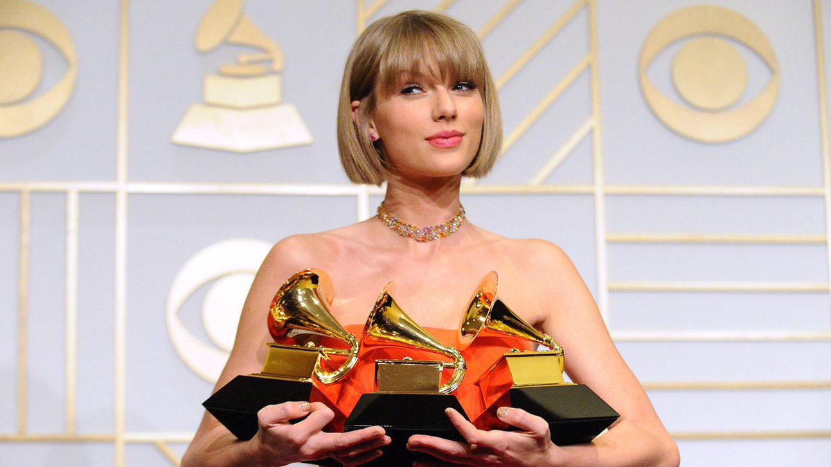 TSwiftNZ's tweet photo. Throw🔙 | 7 years ago today Taylor Swift released 1989 — the most awarded pop album in HISTORY! 

— It debuted at #1 with 1.3M units in its first week, won 3 #GRAMMYs  including AOTY, scored 3 Hot 100 #1’s, and is certified DIAMOND in the US! 🙌💎#7YearsOf1989 #ARIAsTaylorSwift https://t.co/IyOiAYLpDZ