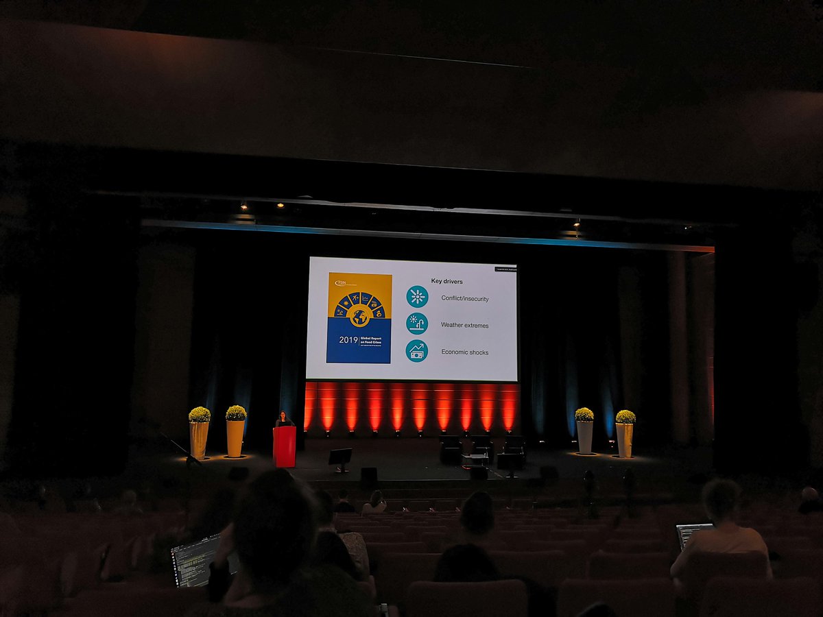 cuihaosabrina's tweet image. Day 3 CCS2021 at @Ccs2021L Computational Social Science Satellite - Nowcasting food insecurity on a global scale by @elisa_omodei from @dnds_ceu. 
#ccs2021