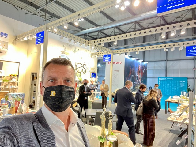 ConstancyGmbh's tweet photo. Unser CEO Mario Melle hatte gestern die Gelegenheit, die HOST in Mailand zu besuchen, um Eindrücke in die aktuellen Innovationen der Gastrobranche zu erhalten. 
Die HOST ist eine internat. Fachmesse für Gastronomie, die sich an alle Unternehmen aus dieser Branche richtet. https://t.co/Y7QenCpnVi