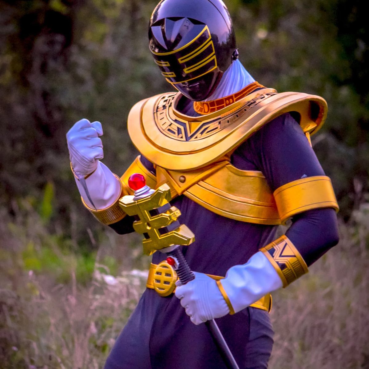 Rverywhitte's tweet photo. Gold zeo cosplay...aw we ready #Goldrush #goldzeoranger #Halloween https://t.co/vMuewtH8D6