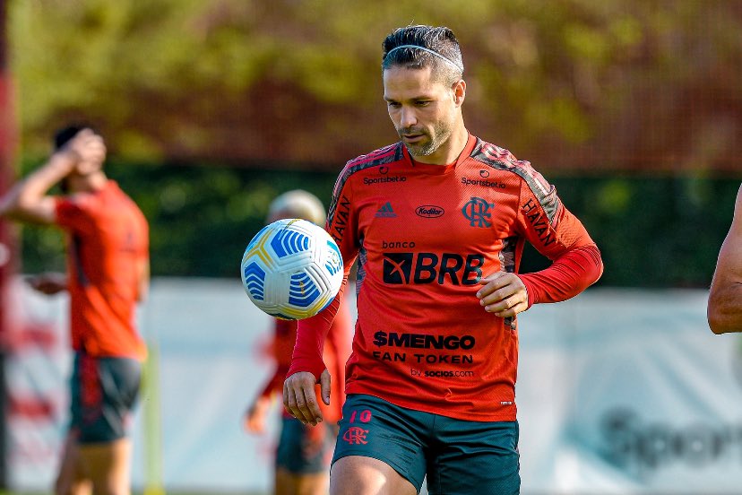 “O torcedor do Flamengo que pede ‘fora Diego’ sofre de uma ingratidão profunda. Ele já entregou muita coisa para o clube. É um jogador que sempre dá as caras. O cara está sempre ali.”

🎙 Breiller, na ESPN.
📸 Marcelo Cortes