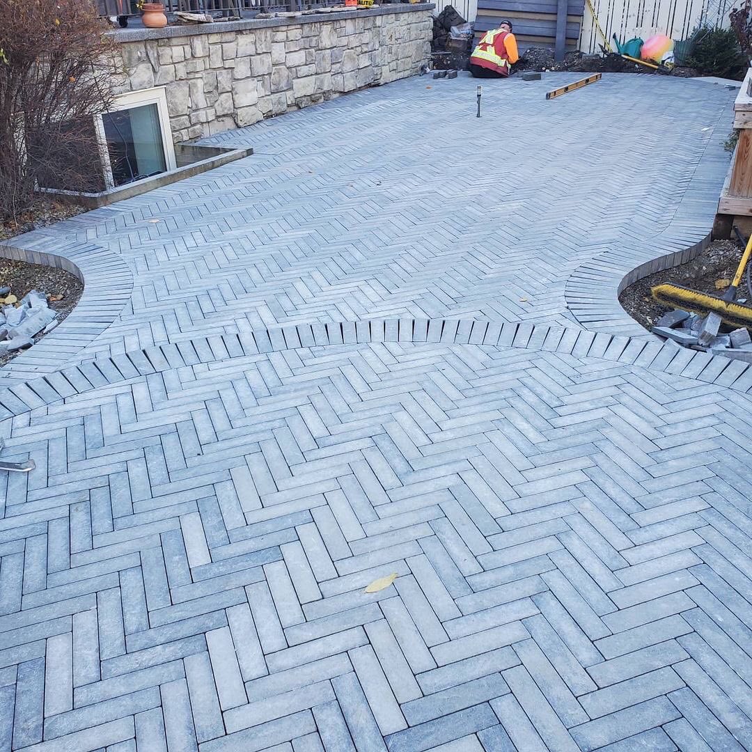 SiteOneCanada's tweet photo. OUR MIND IS BLOWN! 🤯 The #fiddlersgreenca crew absolutely crushed this installation using the #Westmount paver from @techobloc, one of the first projects in Calgary done with this paver.
#romex #ecofine #gnh #edgecrete #siteonesupply
@Techotyeger
@SiteOneSupply
@SiteOneCanada https://t.co/NDap9lvWcx
