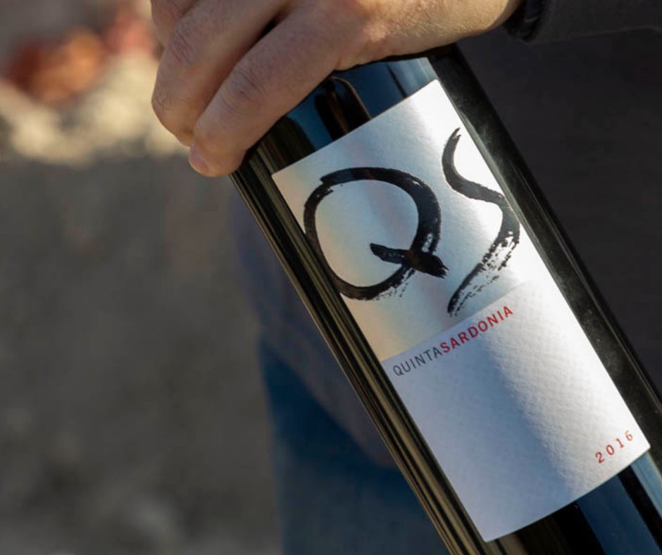 QuintaSardonia's tweet photo. #QS2016 es un fiel reflejo de la añada.
Un vino de trago largo, suave y aterciopelado con mucha vocación de envejecer en botella.
#TintoFino #CabernetSauvignon #Merlot #Malbec #Syrah #biodinamicwine https://t.co/5rLg6Khd0p