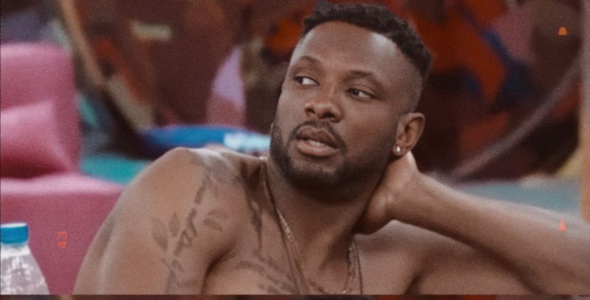 Nhlanhl74272991's tweet photo. "Cross fall my hand"... abeg pick up your hand and move jor, leave Cross for us his fans. Crossnation stanship renewal day today! #CrossNation #CrossOurFocus #ToastCross https://t.co/Z9OCJDiS4B
