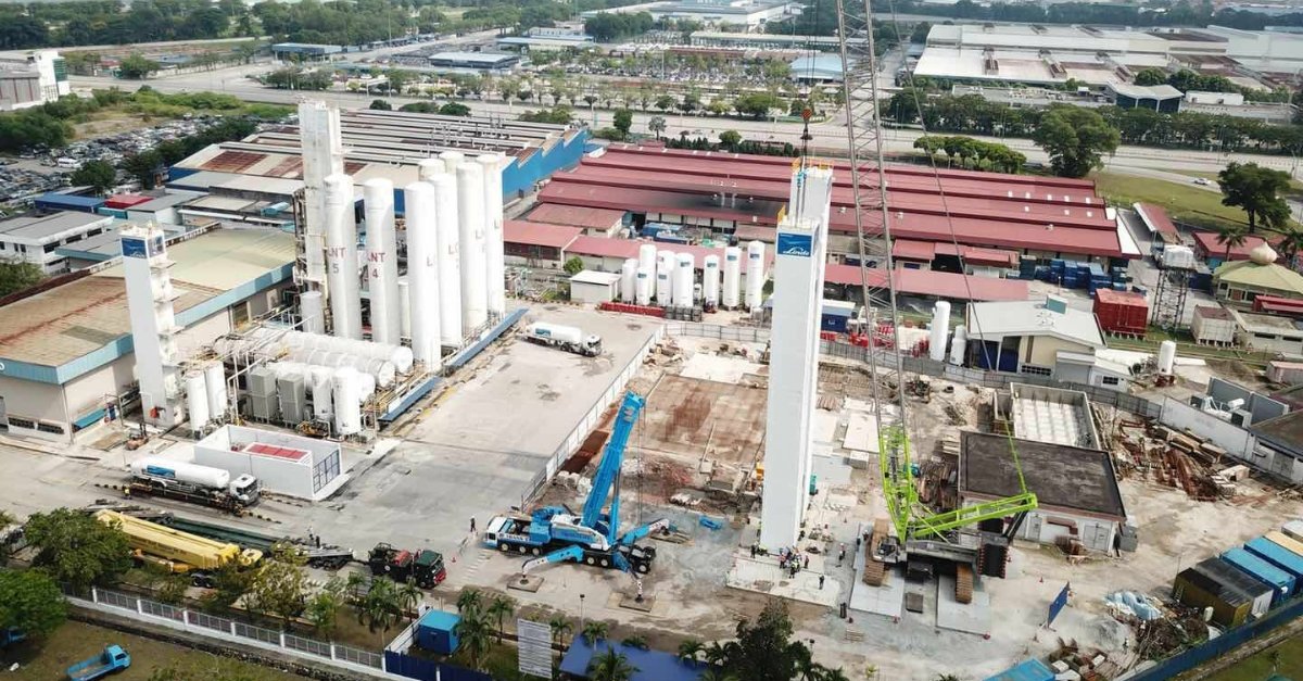LindEngineering's tweet photo. An air separation plant was moved 3,000 kilometers from China to Malaysia. Before relocating, our engineers made sure that the plant components were adapted to the new product requirements. #ProcessingPlants #PlantRelocation #GasProcessing
https://t.co/rCdspJI1DP https://t.co/R28nXIBPw8