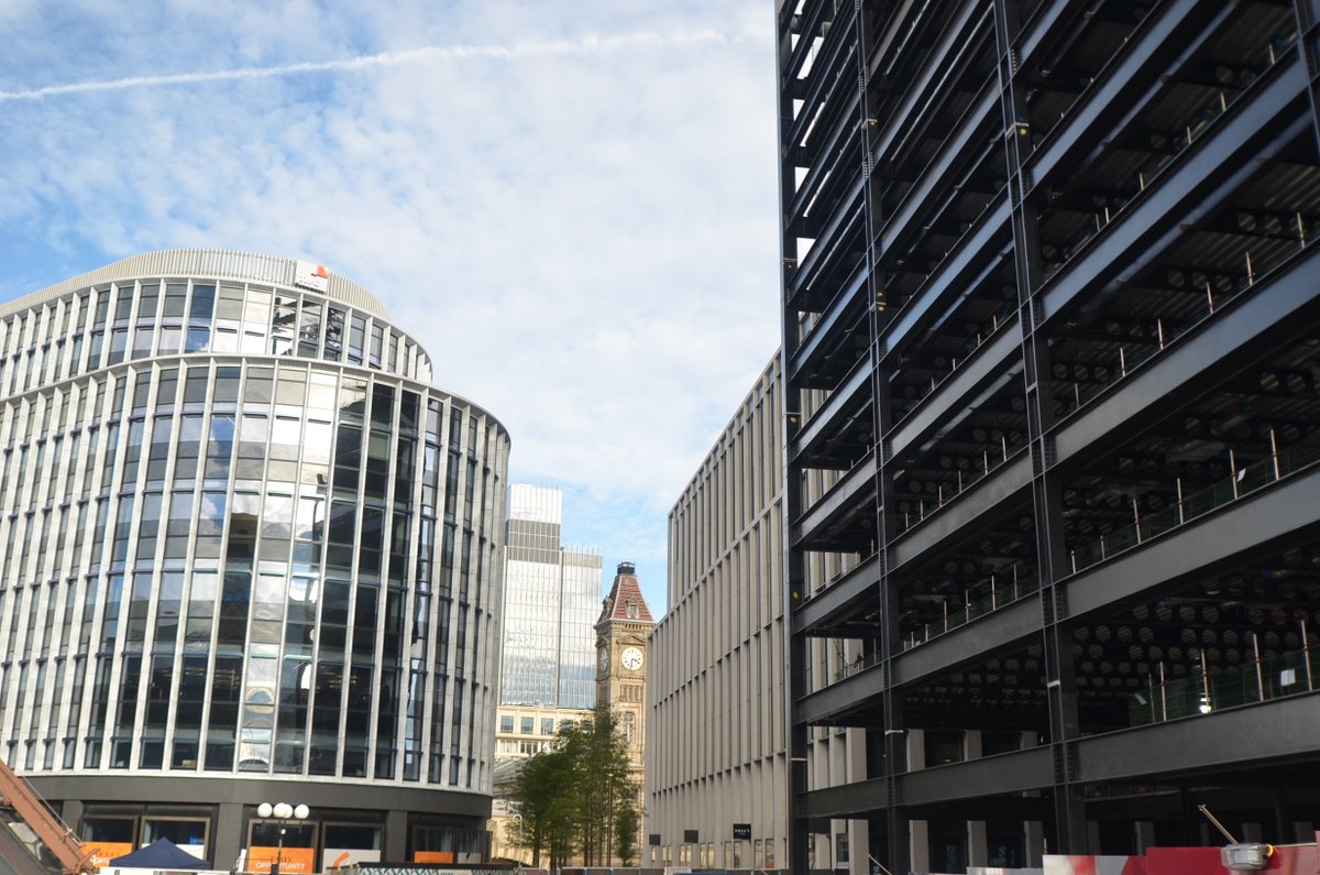 ParadiseBham's tweet photo. Keep an eye out for the first of almost 1,000 glazing panels that have started to be installed at One Centenary Way. This marks a major milestone in bringing this ground breaking building to life in #HeartOfBrum.
@WeAreMcAlpine @Glenn_Howells https://t.co/98rwSuQo0p