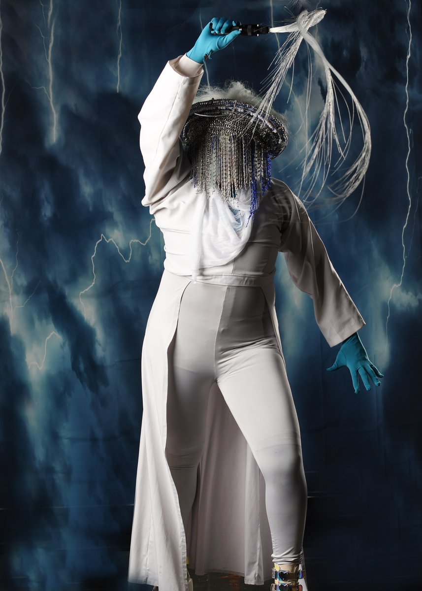 D E I T Y

📸:  T  L  Witt  for  Klub  Weirdo