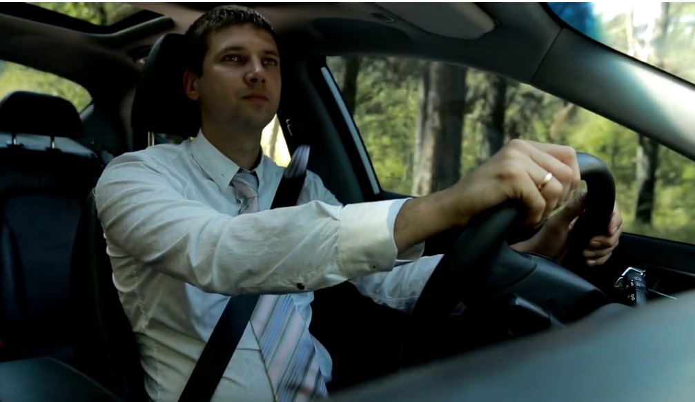 safe_iowa's tweet photo. When changing lanes, make sure you check first. Make sure there isn't a vehicle behind you or passing you. #Blindspot #UseTurnSignals #CheckYourMirrors #QuickLookOverYourShoulder #SAFE https://t.co/xv505yxWVF