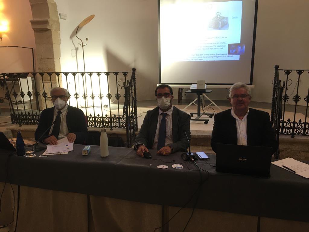 pablogarguez's tweet photo. Esta mañana en la última mesa de la antes de comer donde hemos estado hablando de #tecnologíaDelH2 vía @Soi_H2 para el desarrollo sobre #ALEX con #AntonioLecuona @uc3m #PauloBrito #InstitutoPolitecnicoPortalegre #TomasSánchez y #RafaelCuenca 
@carex_eive y @AgendaDigitalEx https://t.co/8LQ1JpCAKy