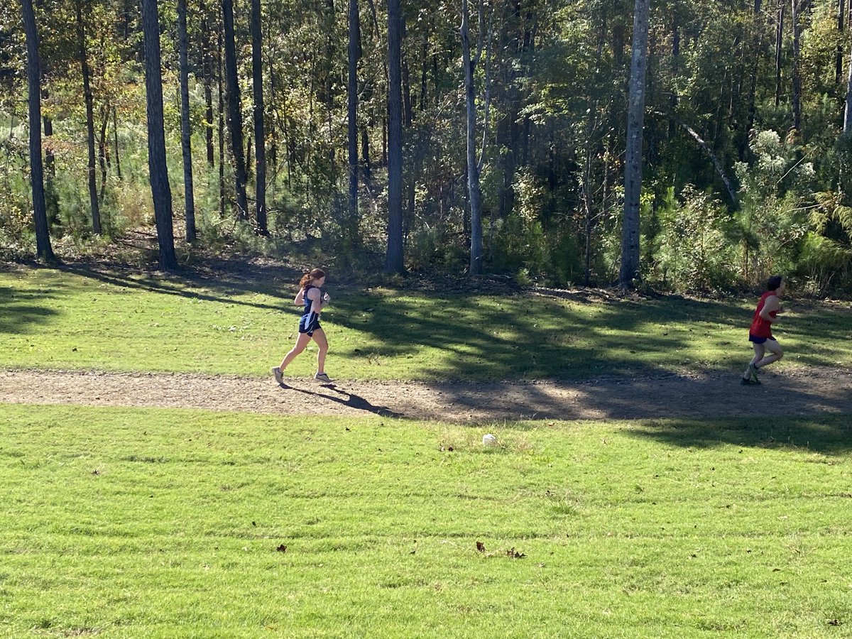 SAEagleSports's tweet photo. Sally Butler leading the girls! #stratfordcrosscountry #regionmeet https://t.co/G2YxcDcRq1