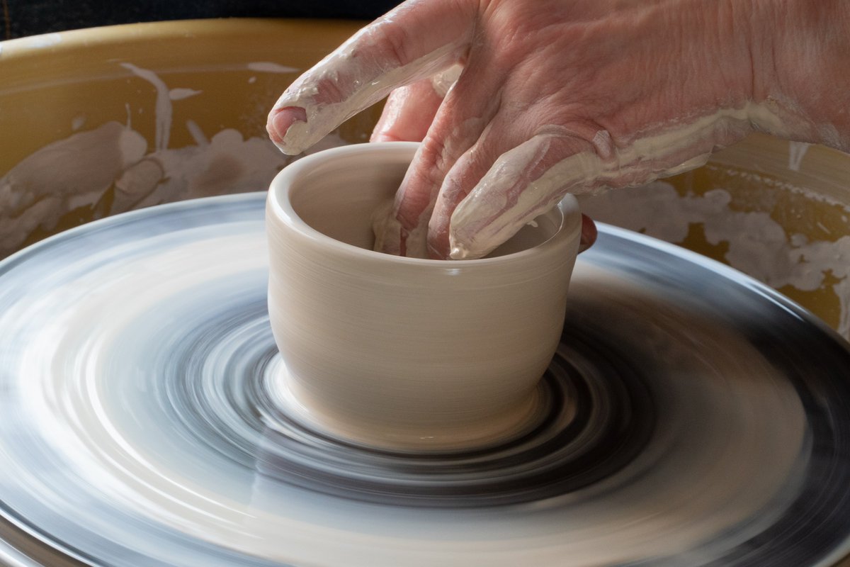 Hand crafted pottery made in Staffordshire, available to order now exclusively through Tricer.

Read more about this exciting opportunity: tricer.co.uk/.../artisan-po…

Contact us now to add Barry’s distinctive signature pieces to your range.

#tricer #handcraftpottery #pottery