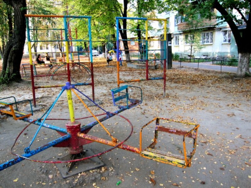 старые детские площадки. стараядесткая площадка. детские дворовые площадки. старые детские площадки. старые детские площадки.