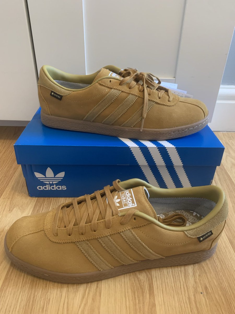 dionevans_'s tweet photo. Both size 9.5, never worn.

£85 each or £160 for both, need gone ASAP.

RT appreciated @adiFamily_ @adidasonfoot https://t.co/VrKIFc1288