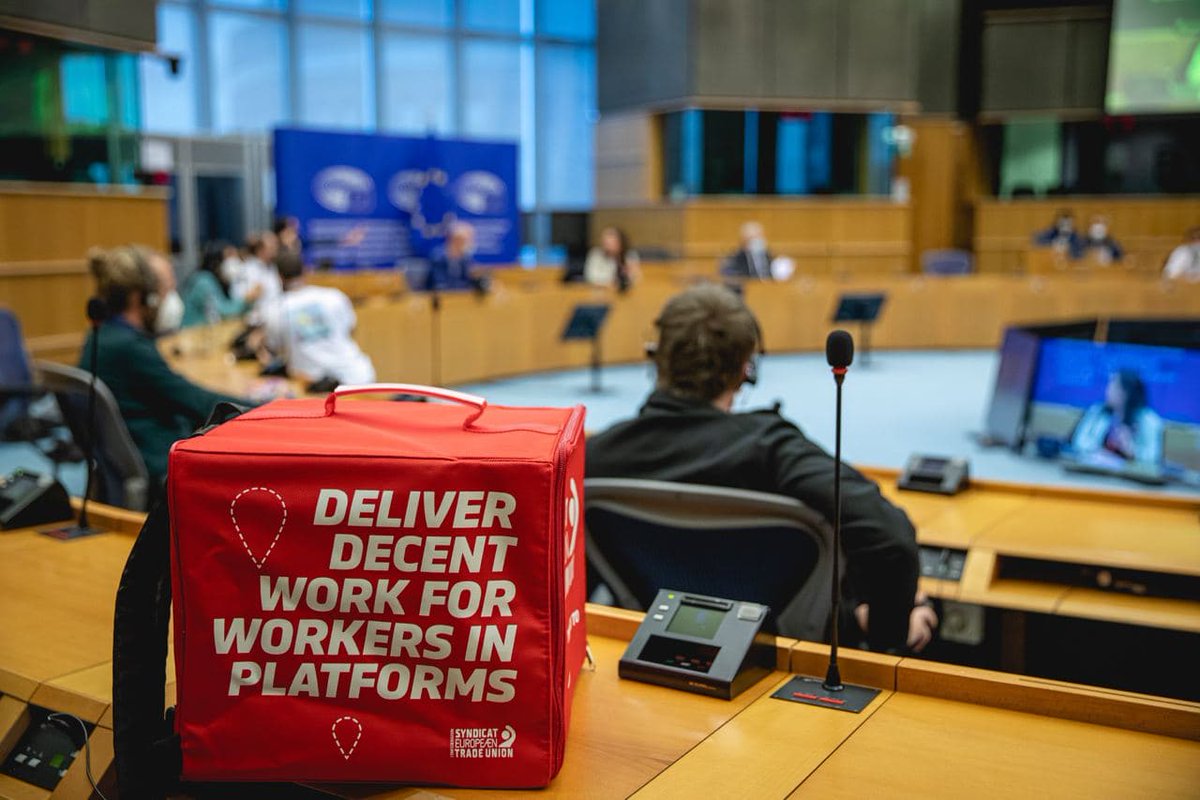 EuroPodemos's tweet photo. 📝 Reunión de colectivos 'uberizados' de toda Europa con el comisario de Empleo @NicolasSchmitEU.

👉 Reconoce el peligro de que el modelo de desprotección laboral de las plataformas se extienda al resto de sectores, debilitando los derechos de TODXS.

En su mano está evitarlo... https://t.co/A1sA9xaPzZ