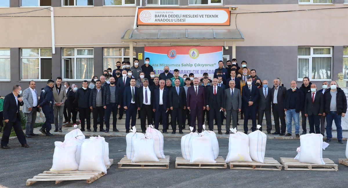 Dedeli_METAL's tweet photo. Geleceğimiz için ata mirasımıza sahip çıkıyoruz,
Okulumuzda 7 dönümlük arazide ürettiğimiz Karakılçık Buğdayı’nın tohumlarını düzenlediğimiz törenle çiftçilerimize dağıttık.
#mesleğimhayatım #meb @tcmeb #YesilELMAS @CevdetErturkmen @hamitkilicbafra @mehmetalikatip1 https://t.co/V2nm1OT03c