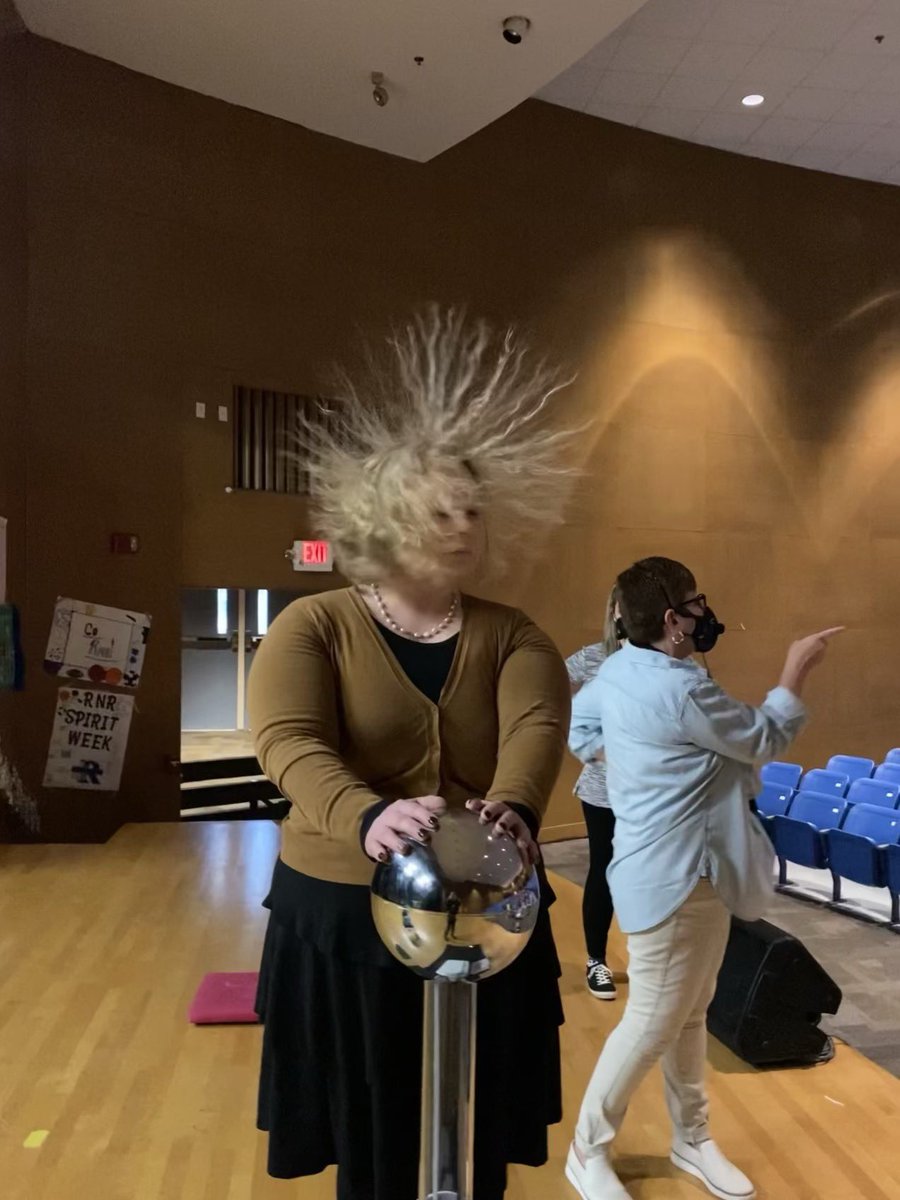 ScienceInSixth_'s tweet photo. We’re SHOCKED by this hair-raising science! #vandegraaff #staticelectricity https://t.co/3OZtlh5vj1