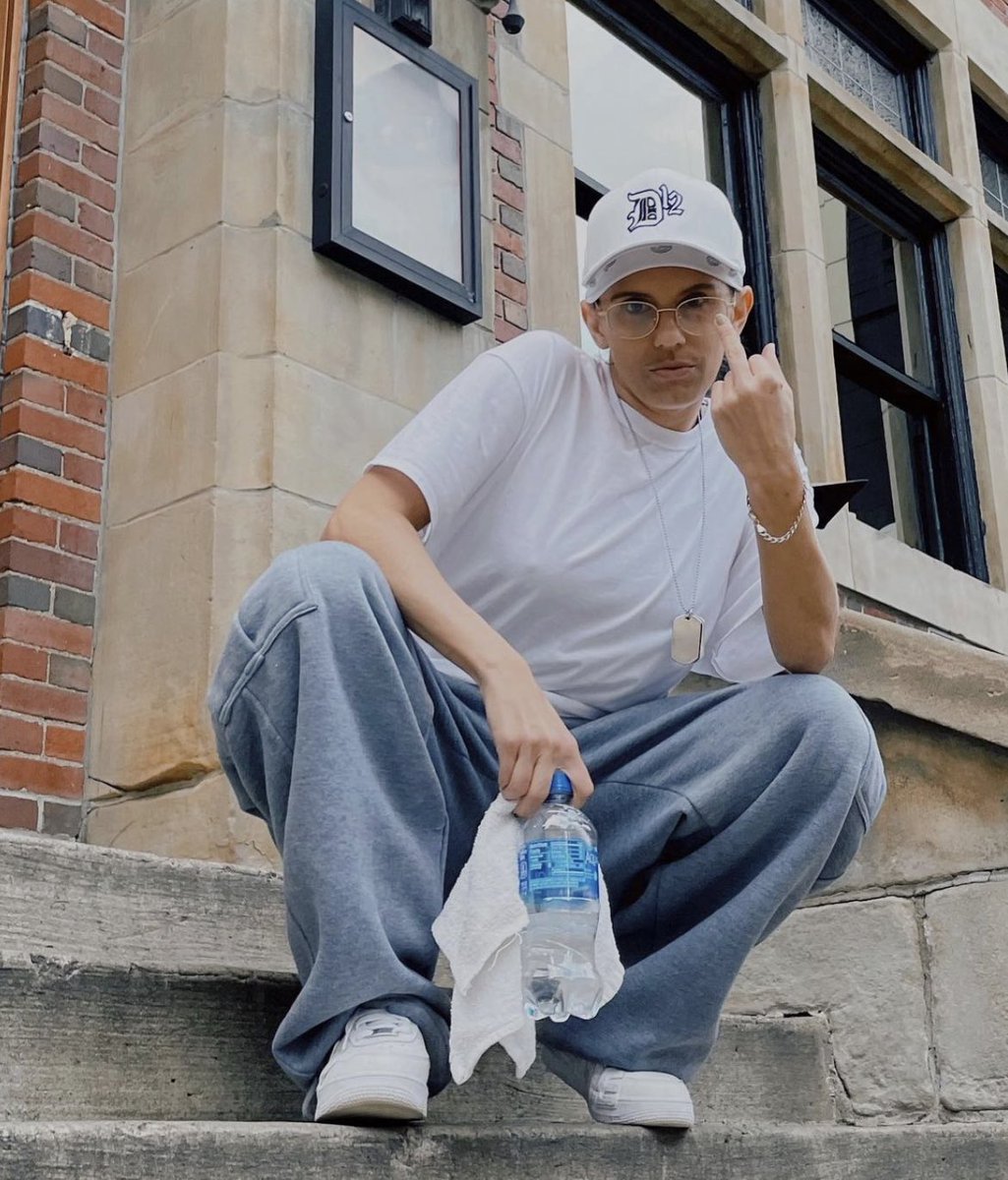 HEY_ANGELA's tweet photo. I went out in Detroit dressed as @Eminem and it was magical 😇 https://t.co/CMzsf5hVwI