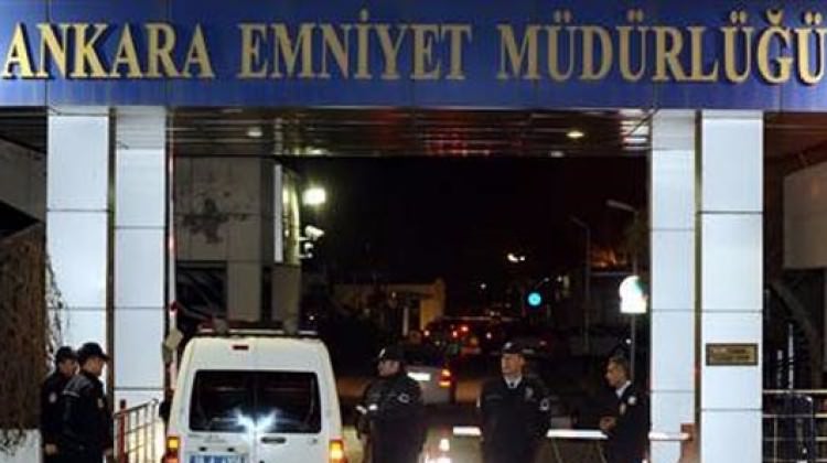 sevincozarslan's tweet photo. 6 gündür Ankara TEM'de GÖZALTINDA tutulan eski bir ASKERİ ÖĞRENCİNİN annesi Neşide Güllü (53), bu sabah Hatay'da KALP KRİZİ sonucu HAYATINI KAYBETTİ. 

Bir oğlu gözaltında, bir oğlu hapiste olan anne yaşatılanlara nasıl dayansın. @adalet_bakanlik https://t.co/fLhjdmX0Vh