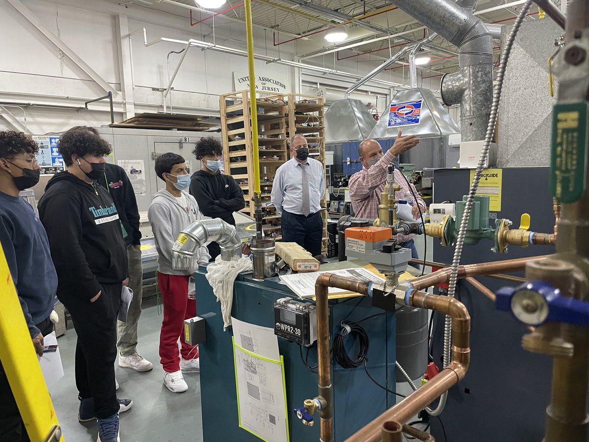PerryWhs's tweet image. @UALocal274 thank you Jerry DeCarlo and Gerry Marshall for giving our @WeehawkenTSD students a great tour of the Edward R Gehm training facility in Hazlet and answering questions about vocations in the skilled trades like HVAC-R #WeeLearn #WeeWork @RobFerullo4 @DeStefanoEDU