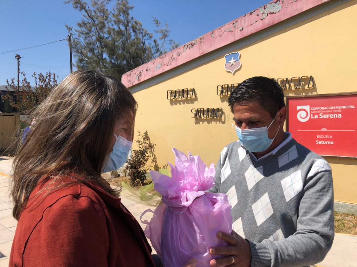 SubEducParv's tweet photo. Subsecretaria @mhonoratoe comenzó visita #RegiondeCoquimbo en #escuelasaturno #LasRojas donde presenta a apoderados plan #EnfamiliaConstruyamosMejoresComienzos #5principios #appcontigojuegoyaprendo https://t.co/e3AC1vAwXn