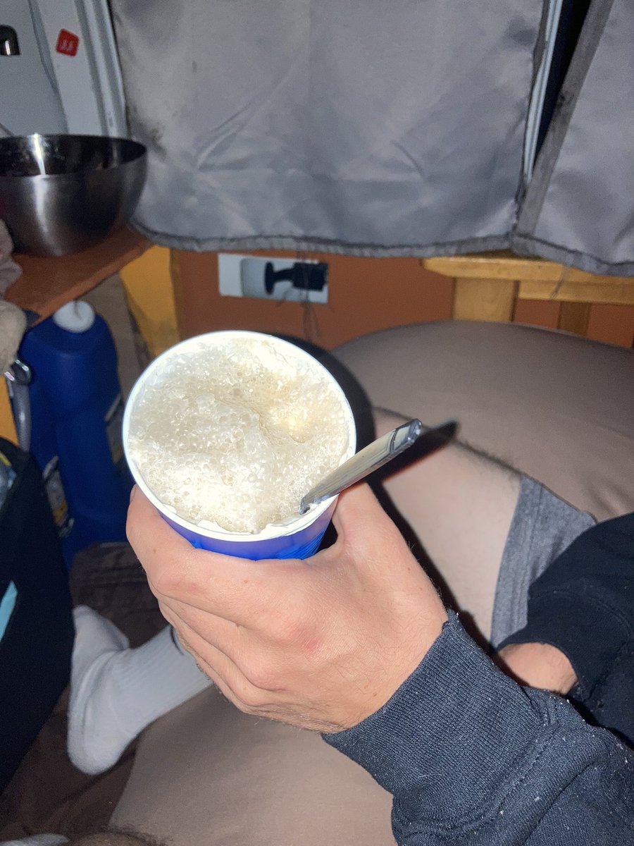 Space_CWA's tweet image. #vanlifefood I really recommend cool whip and root beer it taste exactly like root beer float instead of using ice cream (sadly it would melt in the cooler🥺) try and tell me how u like it these are from last night